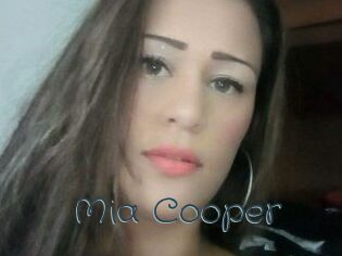 Mia_Cooper